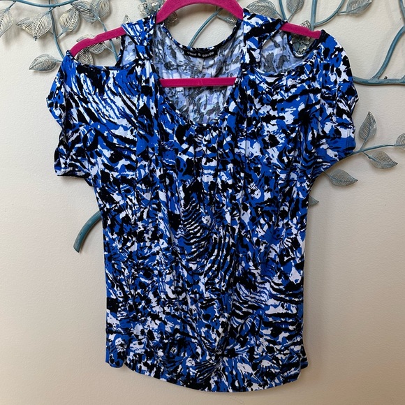 Cable & Gauge short sleeve cold shoulder top Sz M - Picture 1 of 8